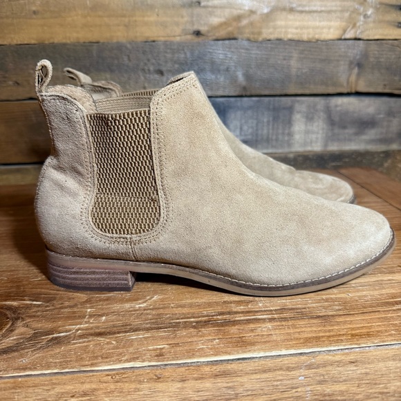 Toms Shoes - Toms Ella Chelsea Suede Low Heel Bootie Shoes Womens Size‎ 9.5 Tan